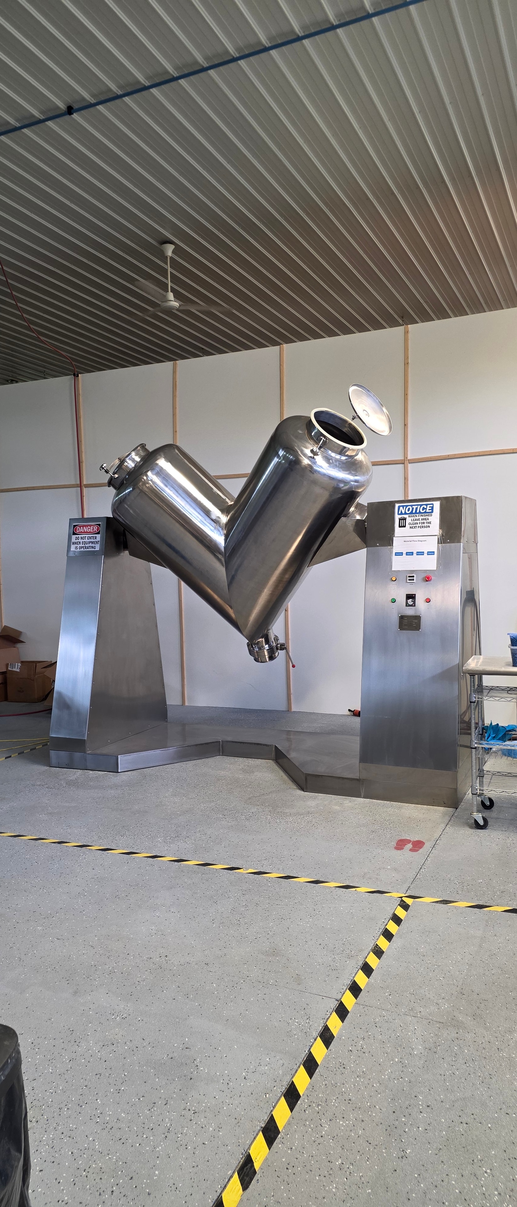 Pharmaceutical-grade powder blender